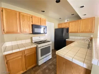 Photo #3: 2489781 Listing 