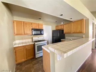 Photo #4: 2489781 Listing 