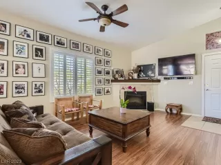 Photo #4: 2489795 Listing