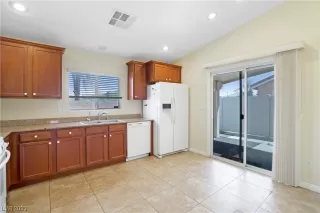 Photo #4: 2489802 Listing