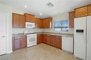 Photo #5: 2489802 Listing