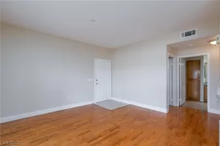 Photo #5: 2489818 Listing