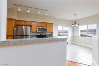 Photo #6: 2489818 Listing