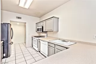 Photo #5: 2489824 Listing 