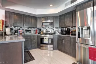 Photo #5: 2489826 Listing 