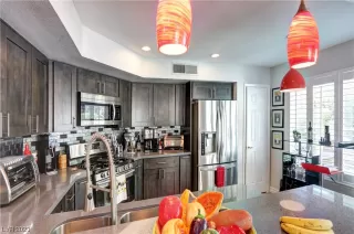 Photo #6: 2489826 Listing 