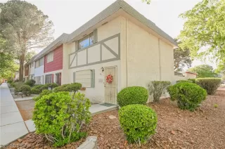 Photo #2: 2489829 Listing