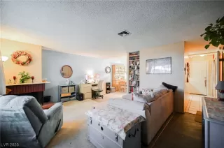 Photo #3: 2489829 Listing