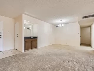 Photo #3: 2489862 Listing