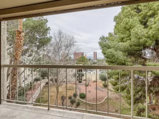 Photo #4: 2489862 Listing