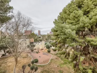 Photo #5: 2489862 Listing