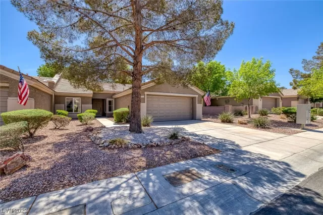 MLS: 2489877 Condo For Sale