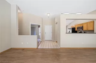 Photo #5: 2489877 Listing