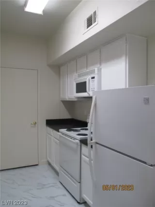 Photo #5: 2489890 Listing 