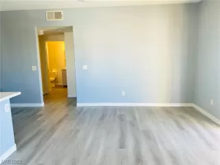 Photo #4: 2489895 Listing