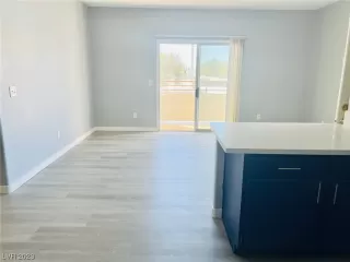 Photo #5: 2489895 Listing