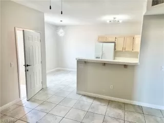 Photo #4: 2489911 Listing