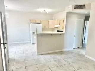 Photo #5: 2489911 Listing