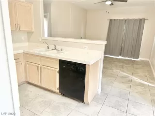 Photo #6: 2489911 Listing