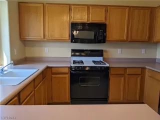 Photo #4: 2489931 Listing 