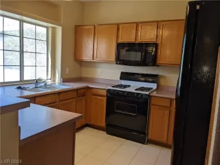 Photo #5: 2489931 Listing 