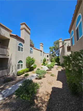Photo #3: 2489945 Listing