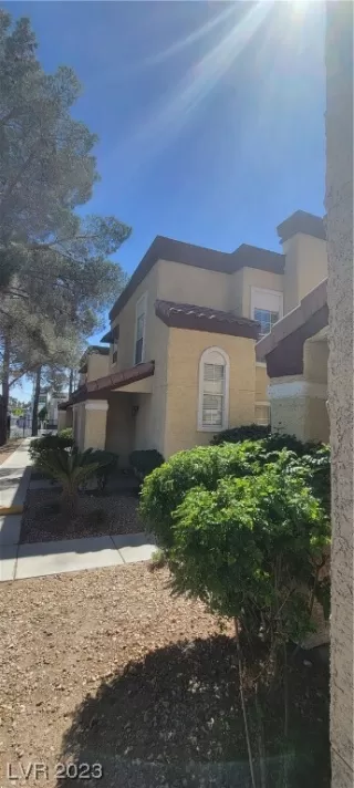 Photo #1: 2489968 Listing