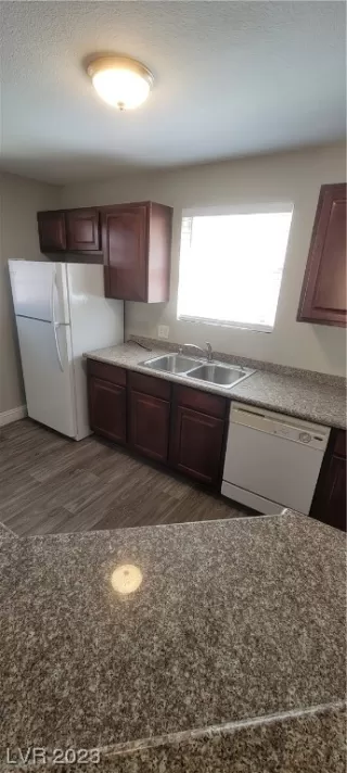 Photo #3: 2489968 Listing