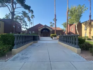 Photo #1: 2489980 Listing