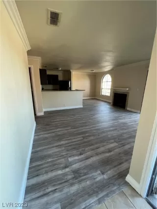 Photo #4: 2489980 Listing