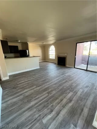 Photo #5: 2489980 Listing