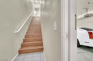 Photo #3: 2489982 Listing 