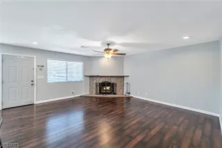 Photo #1: 2489998 Listing 