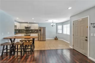 Photo #2: 2489998 Listing 