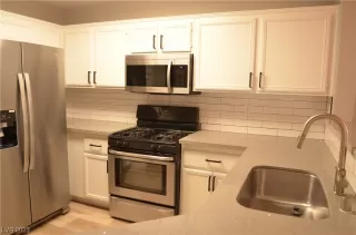 Photo #3: 2490002 Listing