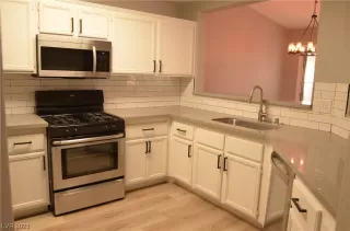 Photo #4: 2490002 Listing