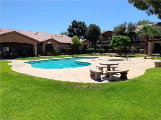 Photo #2: 2490012 Listing