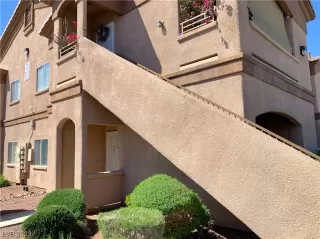 Photo #3: 2490012 Listing