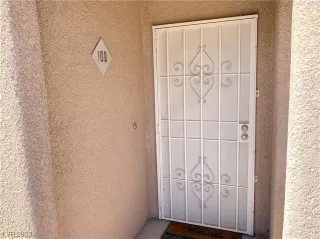 Photo #4: 2490012 Listing