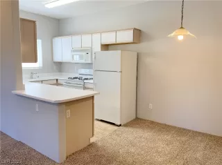 Photo #5: 2490012 Listing