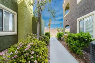 Photo #4: 2490025 Listing