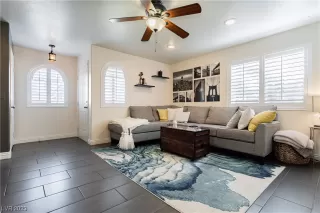 Photo #6: 2490025 Listing