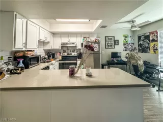 Photo #3: 2490057 Listing