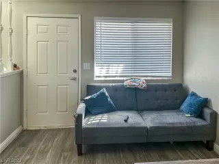 Photo #5: 2490057 Listing