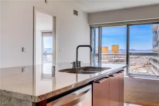 Photo #6: 2490069 Listing 