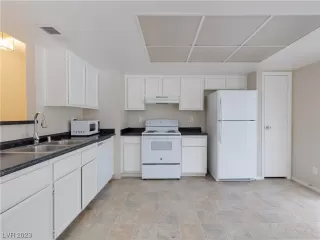 Photo #5: 2490070 Listing