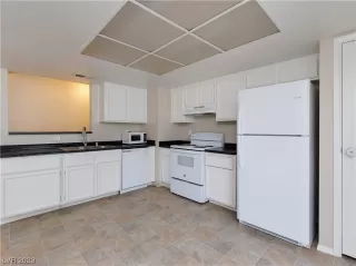 Photo #6: 2490070 Listing