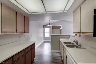 Photo #5: 2490077 Listing 