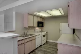 Photo #6: 2490077 Listing 