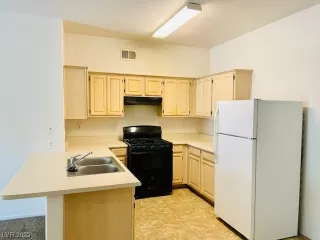 Photo #2: 2490085 Listing